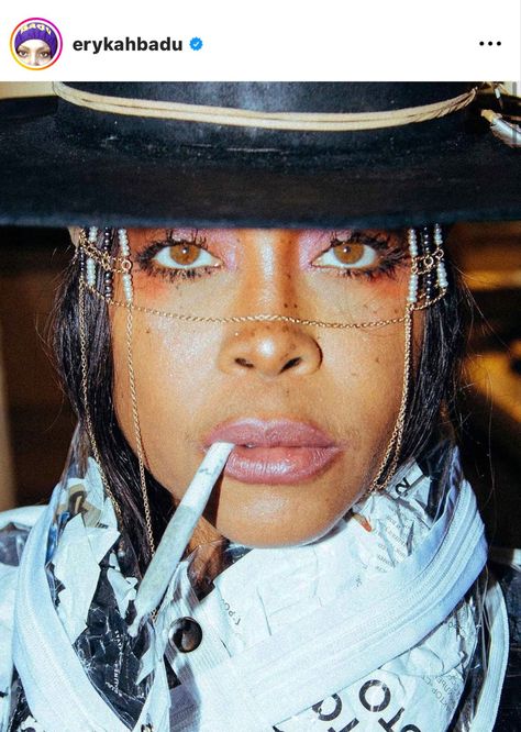 Eryka Badu, Erykah Badu Style, Face Chain, Joker Face, 90s Hip Hop Fashion, Erykah Badu, Neo Soul, Afro Punk, Afro Art