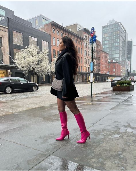 Hot Pink Boots Outfit, Pink Boots Outfit, Outfits With Knee High Boots, Outfit For Paris, Blue Denim Outfits, Pink Knee High Boots, Velvet Knee High Boots, Fall Fashions, Heels Outfits