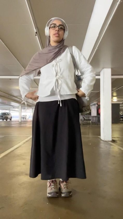 why’d i curtsey? this outfit made me feel short ngl 😔 #hijabifashion #ootd #fashionstyle #hijab #hijabi #modest Ootd