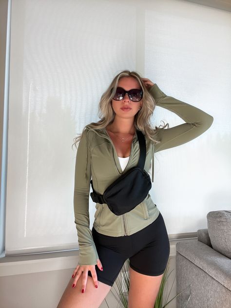 Blonde girl wearing Lululemon head to toe, includes the light green hooded define jacket, align shorts, align tank and belt bag Reveal Outfits, Define Jacket Lululemon, Lululemon Align Shorts, Hooded Define Jacket, Lululemon Outfits, Define Jacket, Gym Outfits, Lululemon Align, Bag Cute