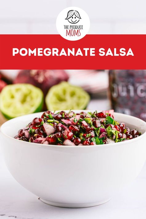 A white bowl filled with pomegranates arils, cilantro, red onion, diced jalapeño and more. Meal Prep Snacks Healthy, Pomegranate Salsa, Entertaining Appetizers, Vegan Appetizers Recipes, Pomegranate Recipes, Veggie Skewers, Meal Prep Snacks, Snack Healthy, Paleo Snacks