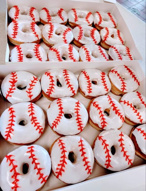 Snack Bag Ideas, Baseball Treats, Baseball Snacks, Sports Snacks, Softball Party, Baseball Theme Birthday, Team Snacks, Baseball Theme Party, Baseball Crafts