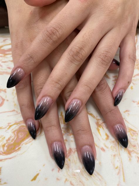 Ombre Black Nails Acrylic, Black White Ombré Nails, Black To Clear Ombre Nails, Ombré French Tip Black, Black Faded French Nails, Faded Black Tip Nails, Pink Black Ombré Nails, Black Ombre French Nails, Black Gradient Nails Short