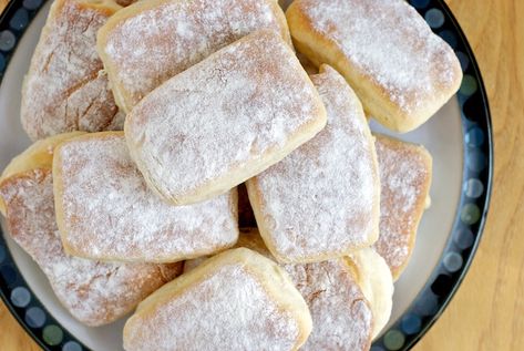 Delicious interpretation of Jackson's white mountain rolls.  Recipe Jacksons white mountain rolls rochester new york White Mountain Bread Recipe, Mountain Bread, Bread Items, Savory Recipe, Baked Rolls, Bread Breakfast, Rochester New York, Country Cooking, Bread Pizza