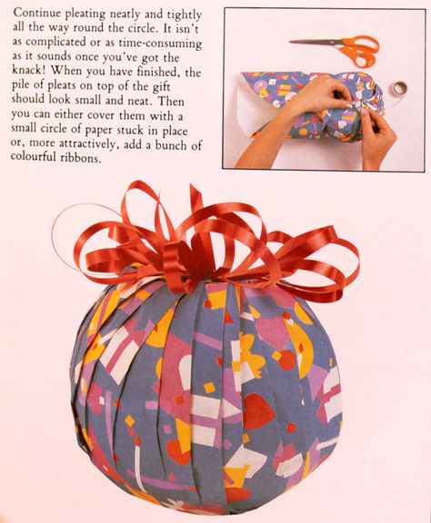 Wrapping a sphere - showing the finished gift How To Wrap Round Shaped Gifts, Unusual Gifts For Men, Christmas Wrapping Diy, Gift Wrapping Techniques, Gift Wrapping Ideas, Gift Wrapping Inspiration, Weird Gifts, Wrap Ideas, Creative Gift Wrapping