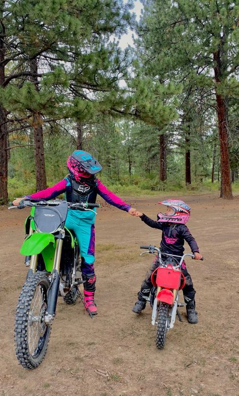 Moto Mom Aesthetic, Country Mom And Daughter, Dirt Bike Family, Motocross Family, Dog Christmas Photos, Moto Mom, Dirt Biking, Motocross Love, Biker Photoshoot