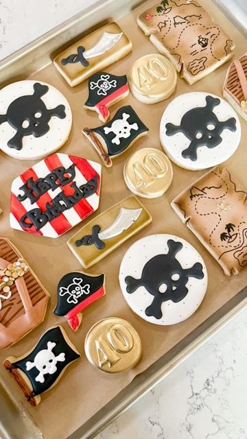 Pirate Party Cookies, Pirate Themed Cookies, Pirate Sugar Cookies, Pirate Cookies Decorated, Cookie Crafts, Pirate Cookies, Pirate Themed Birthday Party, Skull Cookies, Pirate Themed Birthday