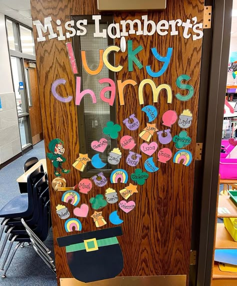 Classroom Door With Names, Decorating Preschool Classroom, Vocab Bulletin Board Ideas, Teaching Organization Elementary, Ece Classroom Ideas, Groovy Classroom Door Ideas, Cute Classroom Themes Preschool, Elementary Teacher Organization, Elementary Classroom Themes Colorful