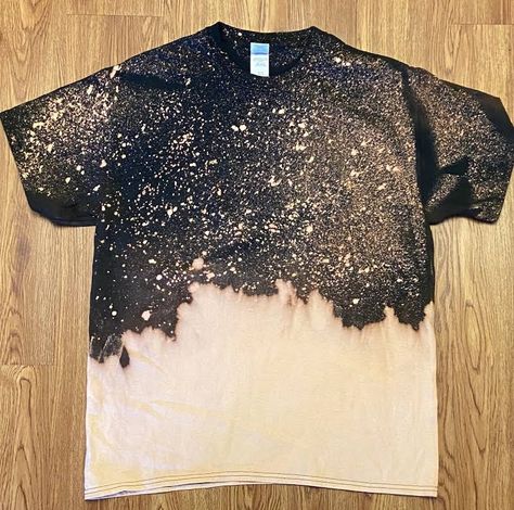 Bleach Dye Stencil, How To Bleach Design A Shirt, Bleaching Black Sweatshirt Diy, Ombre Bleach Shirt Diy, How To Bleach A Black Shirt, Bleach Shirt Patterns, Bleaching Shirts Diy Tutorials, Tye Dye Black Shirt With Bleach, How To Bleach Spray Shirt Diy