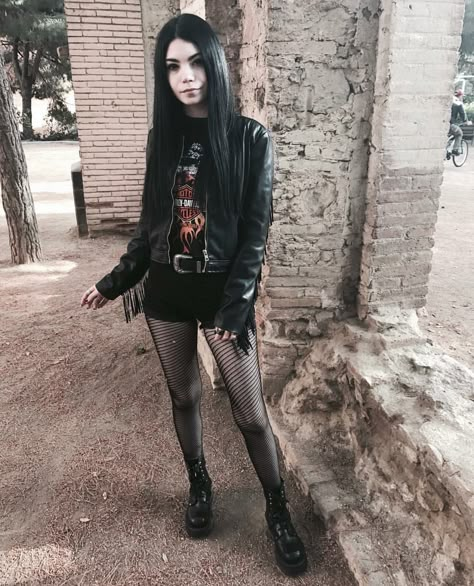 Metal Girl Outfit, Cb2 Bed, Cb2 Dining, Metalhead Fashion, Metal Outfit, Metal Concert, Metalhead Girl, Heavy Metal Girl, Goth Outfit