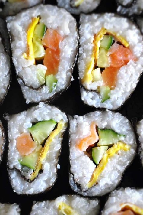 This keto sushi is made with seasoned cauliflower rice and is low carb! No grains needed, it's ready in minutes and easily customizable! Keto Sushi Rolls, Sushi Rice Recipe, Keto Sushi, Tuna Sushi Rolls, Sushi Fillings, Low Carb Sushi, Sushi Rice Recipes, Spicy Tuna Roll, Keto Lunch Ideas