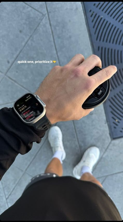 Insta Story Idea Men, Iphone 13 Pro Graphite Aesthetic, Mens Instagram Story Ideas, Apple Watch Outfit Men, Men Instagram Story Ideas, Mens Asthetic Picture, Gym Aesthetic Man, Ig Story Ideas Men, Running Aesthetic Men