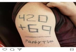 31 Trashy People Who Make Us Want To Leave This Planet White Trash Tattoo, White Trash Party Costume, White Trash Costume, White Trash Wedding, Trailer Park Trash, Trailer Trash Party, Hillbilly Party, White Trash Bash, Terrible Tattoos