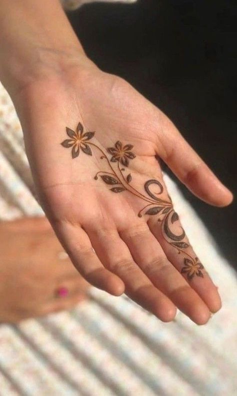 simple Henna designs, minimal henna designs, henna designs for kids, henna designs for hand, henna Designs palm, simple henna designs for beginners, henna designs for hand easy, mehndi designs, wedding henna designs, henna hand designs Simple Henna Designs Hand, Palm Henna Designs, Cute Henna Designs, Palm Mehndi Design, Simple Mehendi Designs, Tato Henna, Finger Henna Designs, Henna Tattoo Hand, Henna Tattoo Designs Hand