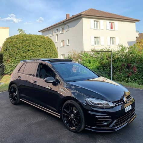 GOLF 7.5 R with RS4 seats 😍 . 🚗: @steve.7r32 . Follow: @vwclubtrcom . #golf7r #golfr #golfmk7 #golf7 #golfgti #golf7gti #volkswagen #vw #black #vwgolf #vwr #rs4 Vw Golf R Mk7, Polo Car, Volkswagen Polo Gti, Golf 7 R, Golf 7 Gti, Keyboard Cleaner, Dream Whip, Dust Cleaner, Black Audi