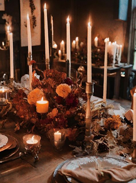 Autumn Dinner Party Aesthetic, November Tablescapes, November Dinner, Fall Dinner Table, Autumn Dinner Party, 21 Dinner, Autumn Dinner, Dinner Party Table Settings, Party Hosting