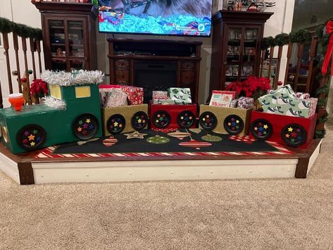 Christmas Train For Gifts, Christmas Gift Wrapping Train, Diy Christmas Present Train, Christmas Gift Train, Christmas Present Train, Diy Christmas Reindeer, Cardboard Train, Donation Boxes, Christmas Cubicle Decorations