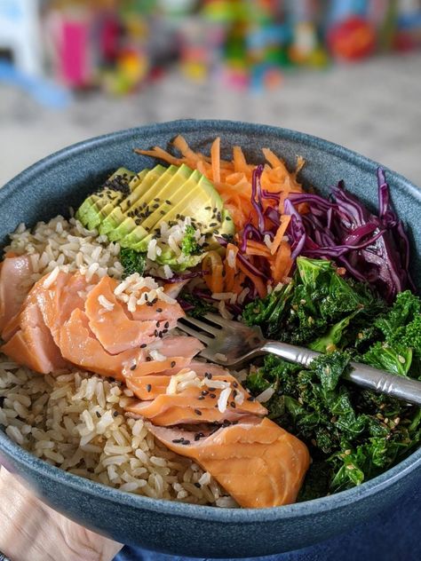 Gluten Free Buddha Bowl, Rice Buddha Bowl, Buddha Bowl Recipe, Rainbow Veggies, Gluten Free Guide, Buddha Bowls Recipe, Rainbow Rice, Healthy Bowls Recipes, Italian Dinner Recipes