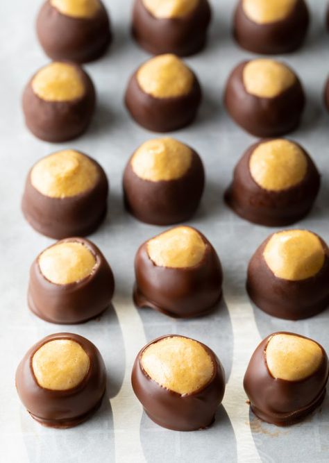 Buckeyes Candy, Buckeyes Recipe, Peanut Butter Balls Recipe, Chocolate Candy Recipes, A Spicy Perspective, Chocolate Covered Peanuts, Dipped In Chocolate, Butter Balls, Peanut Butter Balls