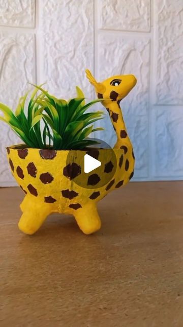 Coconut Shell Art Ideas, Waste Products Art Ideas, Out Of Waste Craft Creative Ideas, Craft With Coconut Shell, Best Of Waste Crafts Kids, Coconut Shell Crafts Diy, Coconut Shell Painting, Art From Waste Ideas Creative, Best Out Of Waste Ideas For Kids