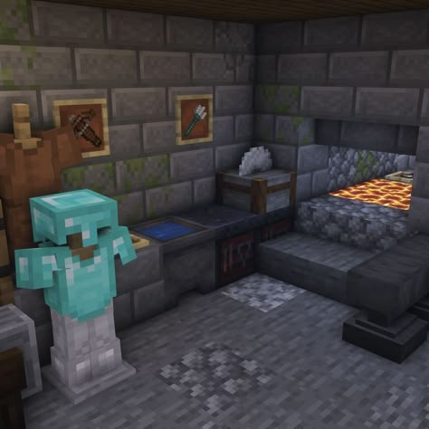 Minecraft | Medieval Blacksmith | Tutorial Minecraft Forge Room Ideas, Blacksmith Minecraft Interior, Minecraft Blacksmith Room, Black Smith Minecraft, Minecraft Forge Design, Minecraft Forge Ideas, Minecraft Blacksmith Interior, Minecraft Medieval Blacksmith, Minecraft Smithing Room