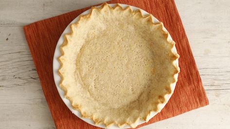 Here’s a quick tip for this tried-and-true pie crust recipe: Always start with chilled dough and a well-floured work surface. Chilled dough doesn’t soften as quickly as warmer dough; flour absorbs any moisture and prevents sticking. Martha Stewart Pie Crust Recipe, Martha Stewart Pie Crust, Easy Pie Crust Recipe, Fall Pies Recipes, Pie Dough Recipe, Easy Pie Crust, Pie Crust Recipe, Martha Stewart Recipes, Perfect Pie Crust