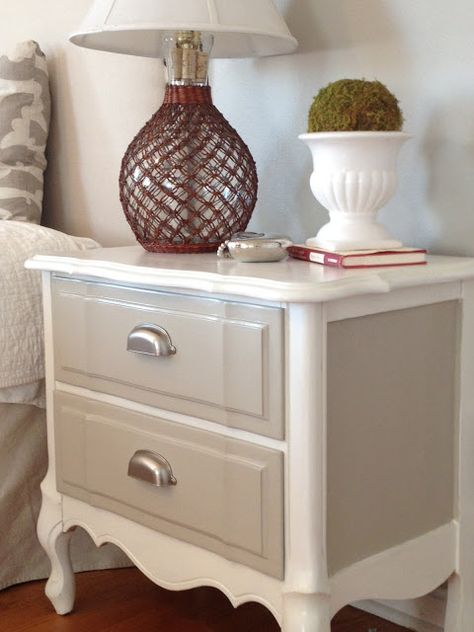 Diy Painted Nightstand, Painted Nightstand Ideas, Paint Nightstand, Refinished Bedroom Furniture, Refinished Nightstand, Painted Nightstand, Nightstand Ideas, Painted Furniture Designs, Painted Night Stands