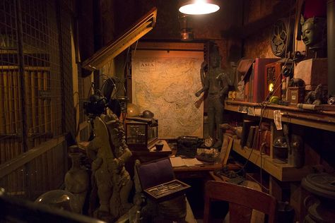 Indiana Jones Office, Indiana Jones Aesthetic, Indiana Jones Room, Explorer Room, Adventurer Aesthetic, Writer's Office, Disney Ride, Dark Academia Room, Adventure Room