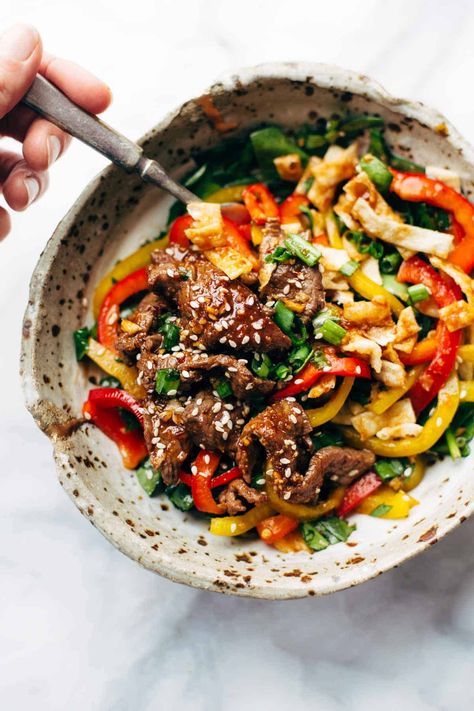 Korean Bbq Steak, Steak Bowls, Steak Bowl, Bbq Steak, Top Sirloin Steak, Sesame Dressing, Bell Pepper Recipes, Sesame Ginger, Ginger Dressing