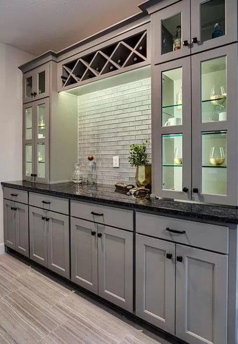 Kitchen Reno Ideas Modern, Light Gray Kitchen Cabinets Dark Counter, Kitchen Cabinet Color Ideas With Dark Granite, Black And Grey Kitchen, Jj House, Black Kitchen Countertops, Серая Кухня, Kitchen Storage Ideas, Grey Kitchen Designs