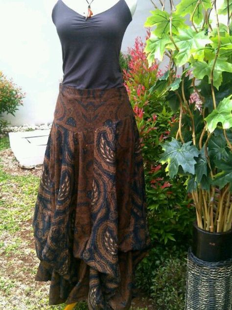 Rok tumpuk Batik Tradisional, Rok Tile, Fashion Batik, Pola Rok, Kebaya Lace, Batik Dress Modern, Batik Painting, Batik Clothing, Batik Kombinasi