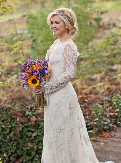 Kelly Clarkson’s Wedding Was Stunning, Say Hello To Mrs. Independent #refinery29 Kelly Clarkson Wedding, Kelly Clarkson Hair, Country Wedding Hairstyles, Caribbean Beach Wedding, Temperley Dress, S Wedding Dress, Engagement Hairstyles, Weddings By Color, Short Wedding Hair