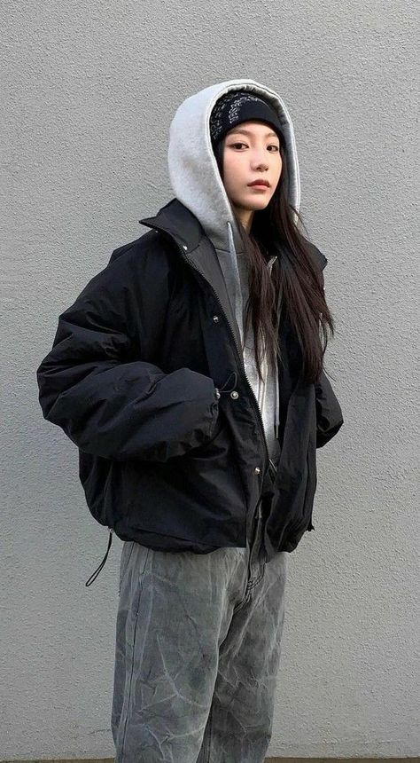 Puffy Jacket Reference, Black Puffer Jacket Outfit Korean, Korean Puffer Jacket Outfit, Puffy Jacket Outfit Street Style, Masculine Female Outfits, Puffer Jacket Street Style, Black Puffer Outfit, Puffy Jacket Outfit, Black Jacket Outfit