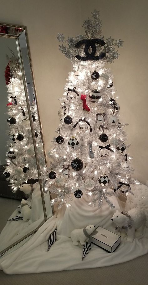 Lv Christmas Tree, Chanel Tree Christmas, White Christmas Tree Black Ornaments, White Tree Black Ornaments, Chanel Christmas Tree Ideas, Chanel Christmas Tree, Crismas Tree, Black White Christmas Tree, Chanel Christmas