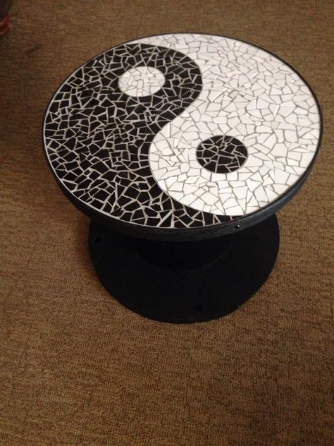 Yin Yang mosaic table for Jessica!!! Ying Yang Mosaic, Beaded Yin Yang, Yin Yang Stained Glass Pattern, Yin Yang Mirror, Yin Yang Mosaic, Round Table Mosaic Patterns, Mosaic Table, Ying Yang, Round Coffee Table