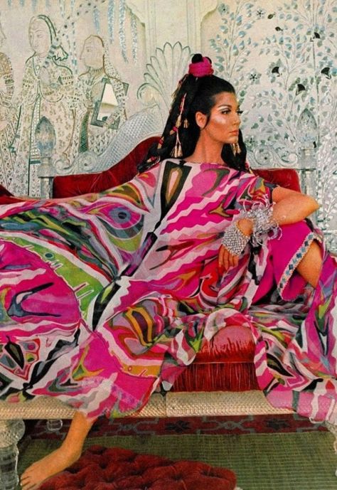 Pucci 1967 Pucci Vintage, Ethno Style, 60s 70s Fashion, Bonnie Cashin, Fashion 1960s, Ellen Von Unwerth, Swinging Sixties, Annie Leibovitz, Steven Meisel