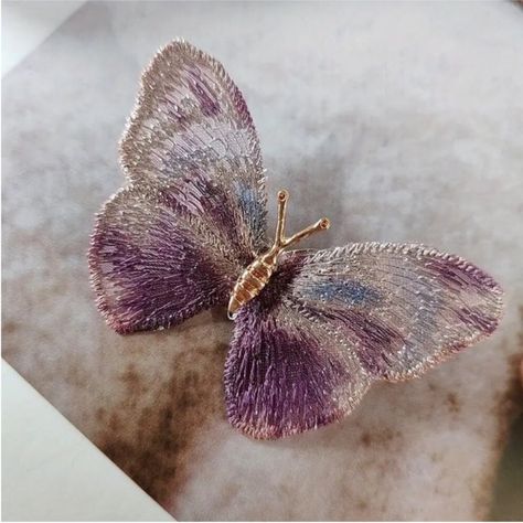 Women’s Handmade Embroidered Butterfly Shaped Brooch Sweater Pin Suits Corsage Shawl Clip Material : Fabric Alloy All Offers Are Welcome !!! Happy To Answer Any Questions! Super Fast Shipping, Ship Out Next Business Day Vintage Gold Brooch, Brooch Corsage, Sweater Pin, Embroidered Butterfly, Cat Brooch, Butterfly Brooch, Butterfly Shape, Purple Butterfly, Flower Pins