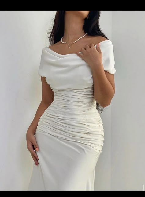 Elegant Silk Dresses, Elegant White Dress, Bridal Guide, Stunning Prom Dresses, Elegant Dresses Classy, Country Wedding Dresses, Modern Elements, Classy Dress Outfits, Pretty Prom Dresses