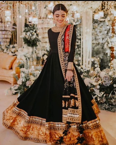 Weekend Magazine on Instagram: “We don’t drool over @sabyasachiofficial clothes for no reason! How classy and timeless is this black pishwas 🖤🖤 Stand out borders and heavy…” Desi Wedding Dresses, Pakistani Wedding Outfits, Pakistani Fancy Dresses, Pakistani Dresses Casual, Pakistani Fashion Party Wear, Bridal Elegance, Beautiful Pakistani Dresses, Fancy Dresses Long, Bridal Dress Fashion