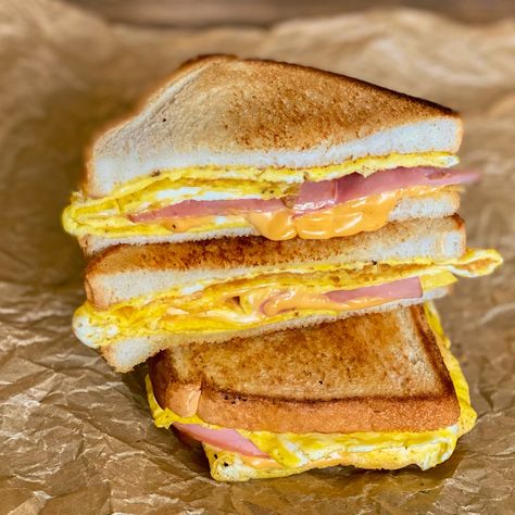 Ham And Egg Sandwich, Ham Breakfast, Egg And Cheese Sandwich, Breakfast Sandwich Recipes, Cheese Breakfast, Ham And Eggs, Ham Sandwiches, Egg And Cheese, Ham And Cheese Sandwich