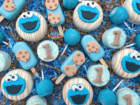 Cookie monster, chocolste covered oreos, cookie doughnuts, cake pops, cookiesicles Cookie Monster Birthday Decorations, Cookie Monster Cake Pops, Cookie Monster Treats, Seaseme Street Birthday Party, Monster Cake Pops, Elmo Christmas, Monster Birthday Cakes, Seaseme Street, Cookie Monster Birthday Party