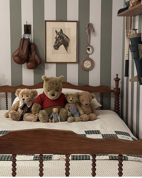 Christopher Robin Bedroom, Old Money Kids Bedroom, Nancy Meyers Nursery, Farm Bedroom Ideas For Boys, Vintage Toddler Boy Room, Ralph Lauren Nursery, Vintage Boy Nursery, Vintage Baby Boy Nursery, Traditional Kids Bedroom