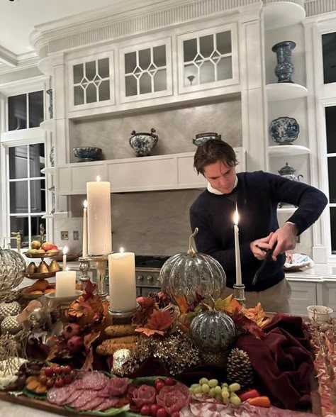 Rich Thanksgiving Aesthetic, Old Money Holiday Aesthetic, Thanksgiving Football Aesthetic, Thanksgiving Family Aesthetic, Old Money Thanksgiving, Fancy Thanksgiving, Thanksgiving Vibes, Rich Christmas, Thanksgiving Friends