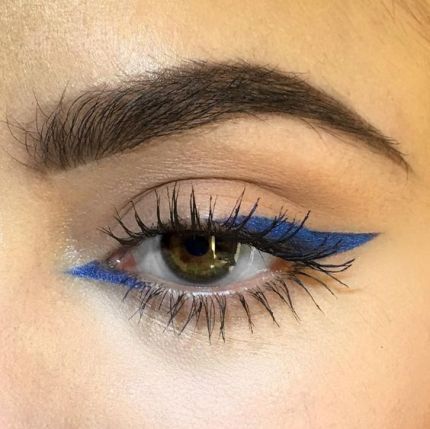 Fest Smink, Winter Eyeshadow, Makeup Kawaii, Eyeliner Tips, Mekap Mata, Gyaru Makeup, Blue Eyeliner, Smink Inspiration, Face Beat