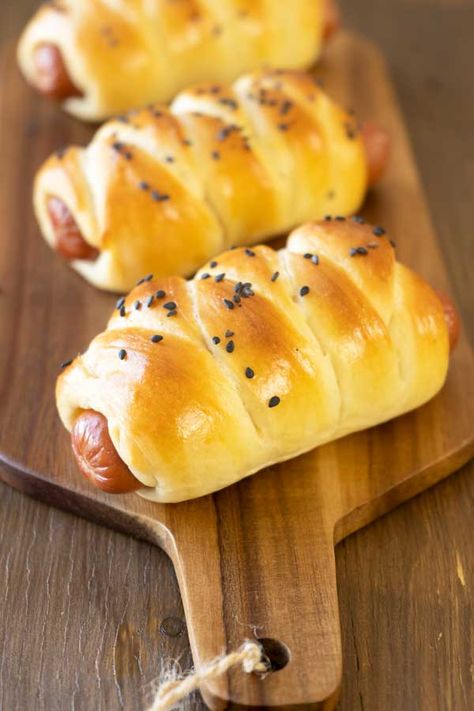 Sausage Buns Recipe, Chicken Bread Recipes, Sausage Bread Recipe, Sausage Bun, Chinese Bread, Chinese Bakery, Bread And Pastry, Chicken Bread, Pastries Recipes