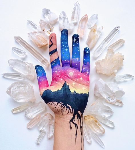 Hand Aesthetic, Painting On Hand, Healing Crystals Decor, Crystal Healing Chart, Handmade Gifts For Friends, Paint Nite, Canvas Painting Tutorials, 3d Painting, Easy Diy Art