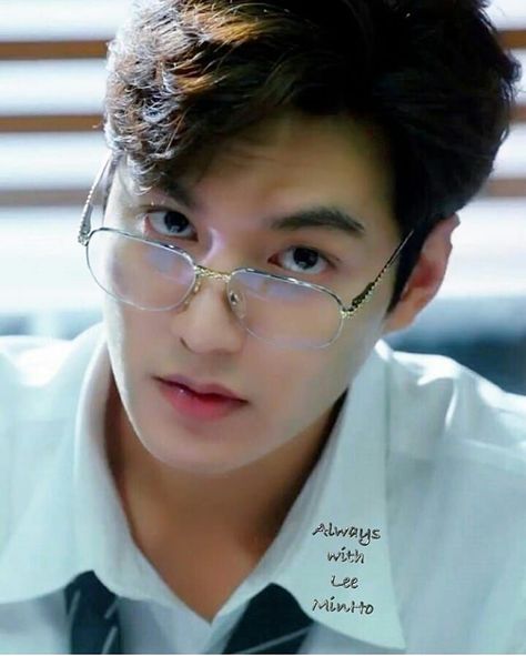 Lee Min Ho Boyfriend Material, Lee Min Ho Shirtless, Lee Min Ho Wallpaper Iphone, Lee Min Ho Images, Lee Min Ho Kdrama, Drink Starbucks, Blue Drink, Lee Min Jung, Foreign Celebrities