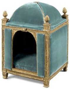 French Dog, Amazing Furniture, French Dogs, Louis Xiv, French Antique, Pompadour, Room Essentials, Dog Kennel, Dog Houses