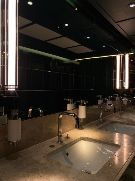 Restaurant Bathroom Aesthetic, City Bedroom, Restaurant Bathroom, Aesthetic London, Bathroom Aesthetic, Bathroom Inspo, Old Money Aesthetic, London City, Bathrooms