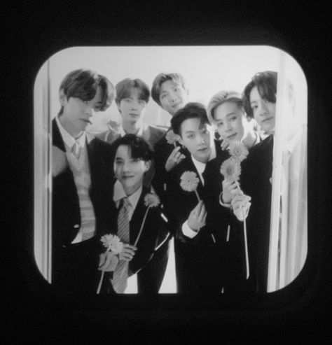 Bts White Aesthetic, Bts Black Aesthetic, Black And White Aesthetic Vintage, Bts Ot7 Black And White, Bts Black And White Aesthetic, Bts Vintage Aesthetic Ot7, Bts Flower, Bts Widget, Black Widget